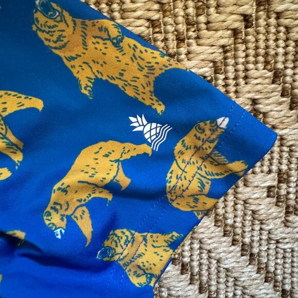 Youth medium Chubbies performance polo shirt with blue background and bear print - Picture 4 of 5